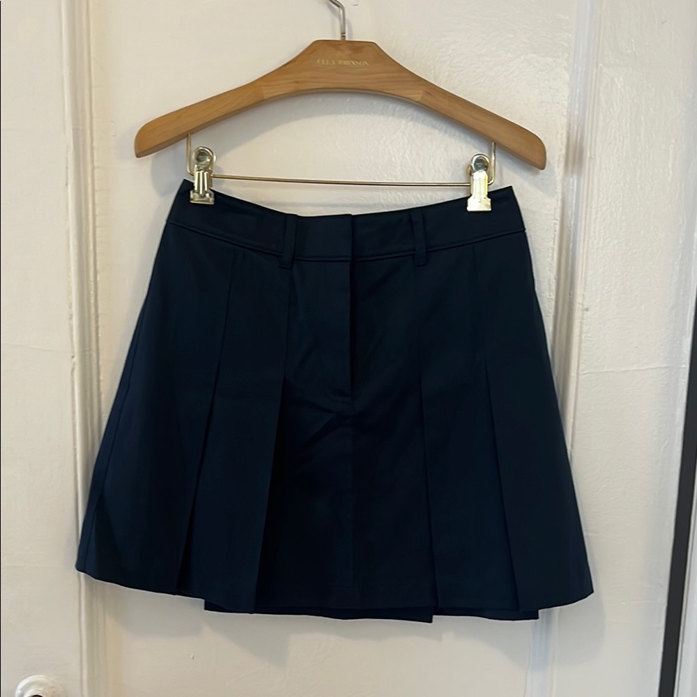 Club Monaco Classic Navy Pleated Skirt